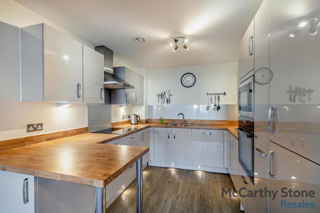 Open Plan Living Room/Kitchen