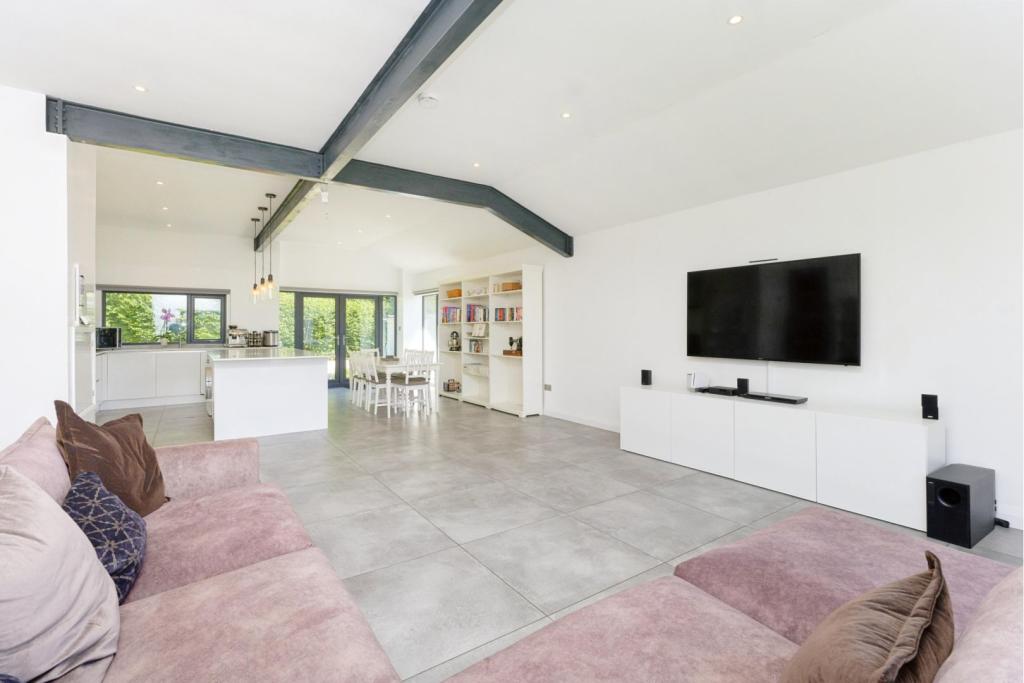 Lounge / Kitchen