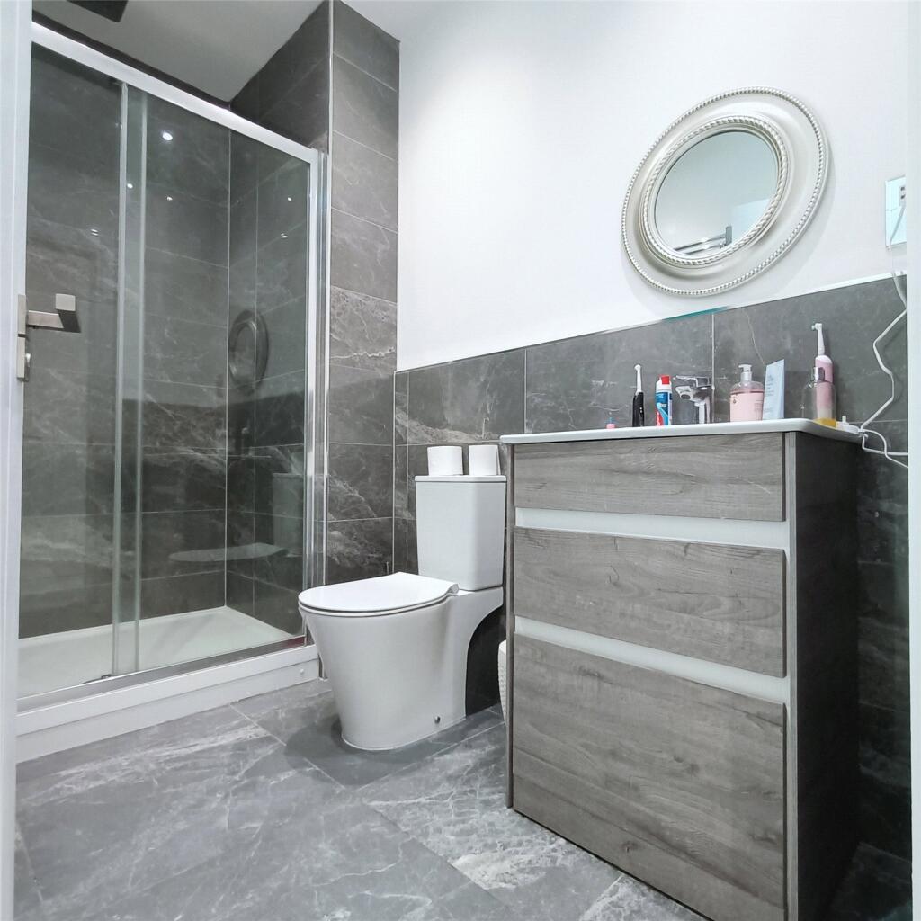 Main Ensuite