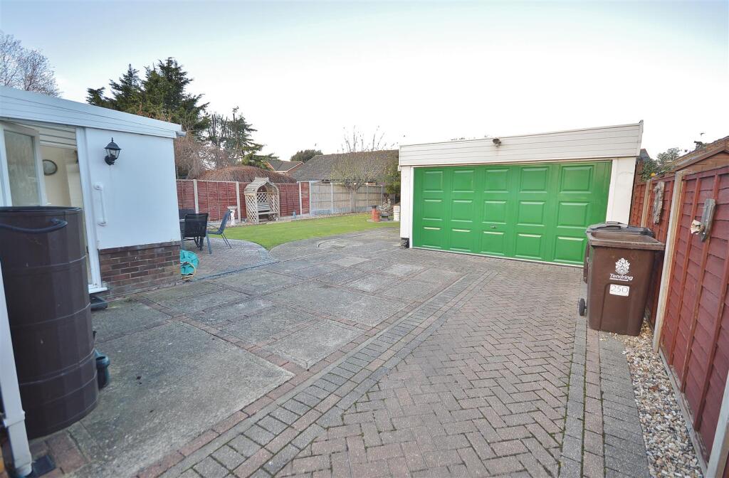 DOUBLE GARAGE