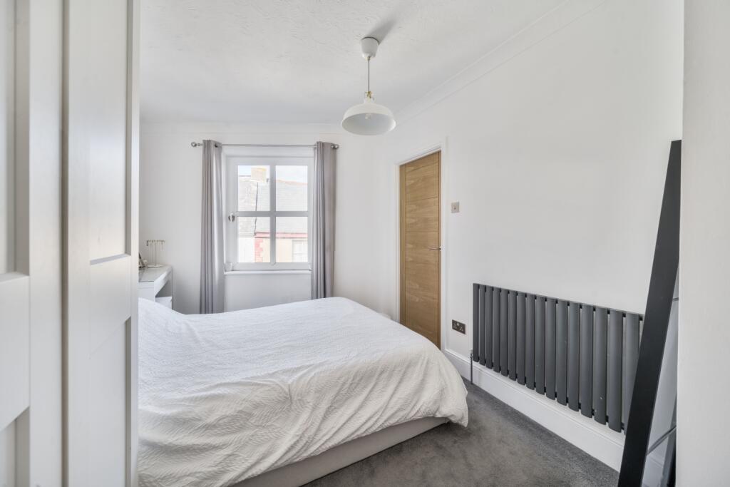 1356707-5-68d6a75bee7e7