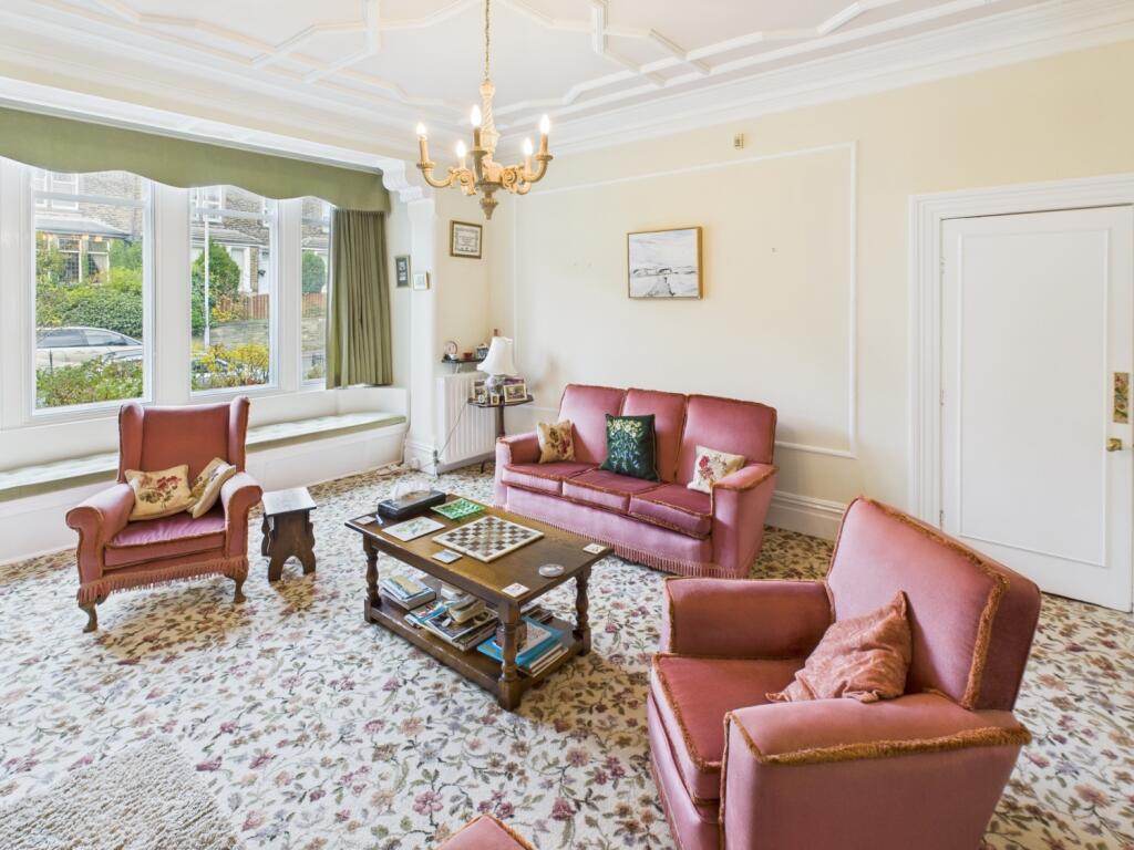 CAM04233G0-PR0042-STILL030