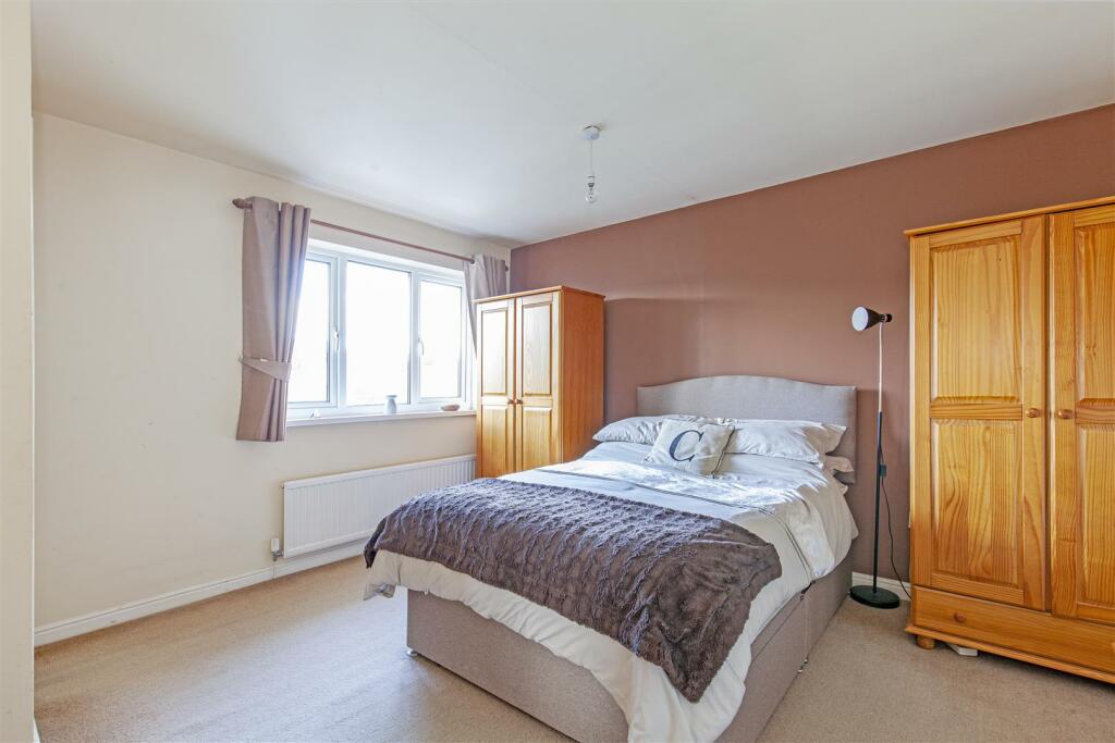 Bedroom 1-2.jpg