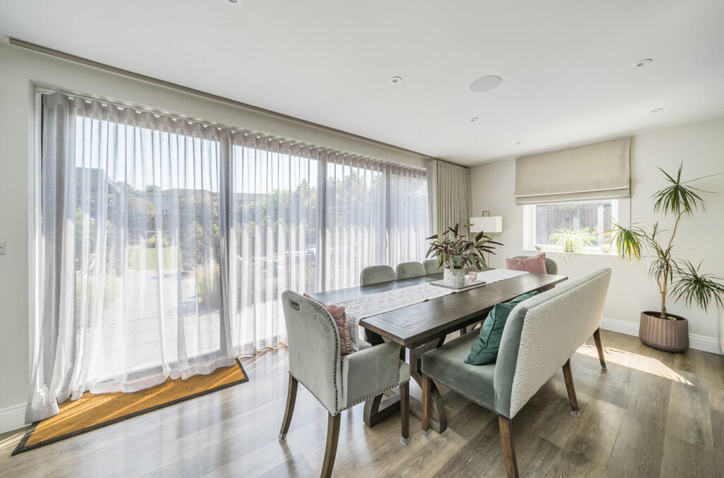 1309864-10-685438...