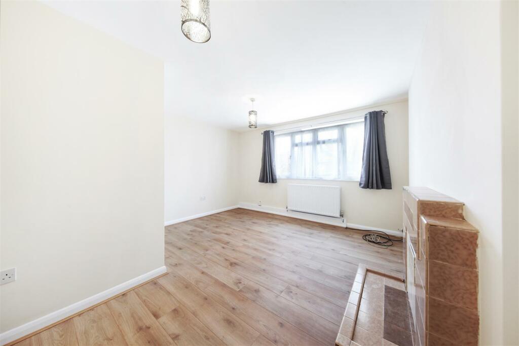 11 Oaklands Court, Harrow Road - eU5qtdHB90yt2SZ4D