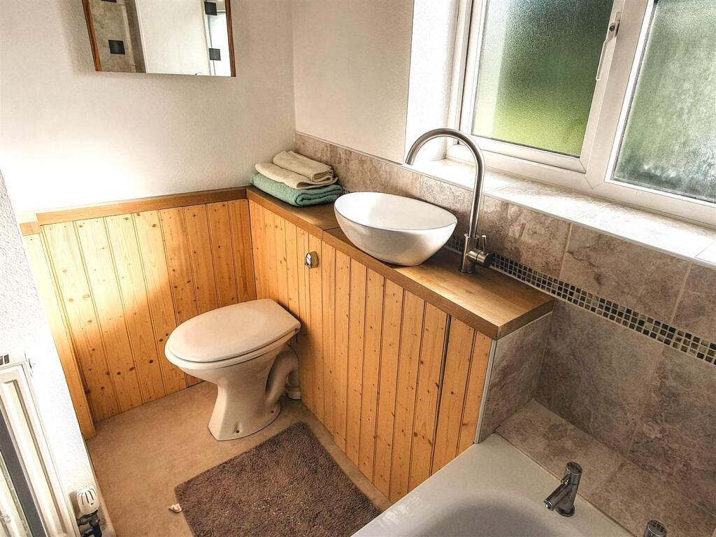 12 bathroom 2.jpg