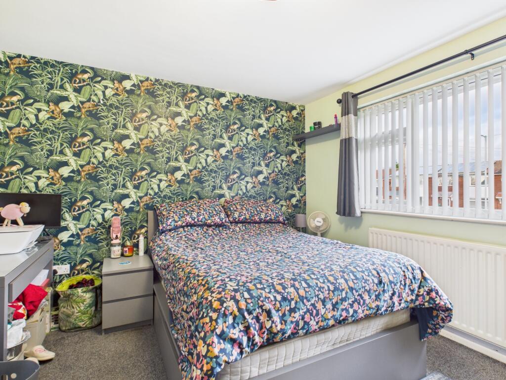 CAM03729G0-PR0198-STILL015