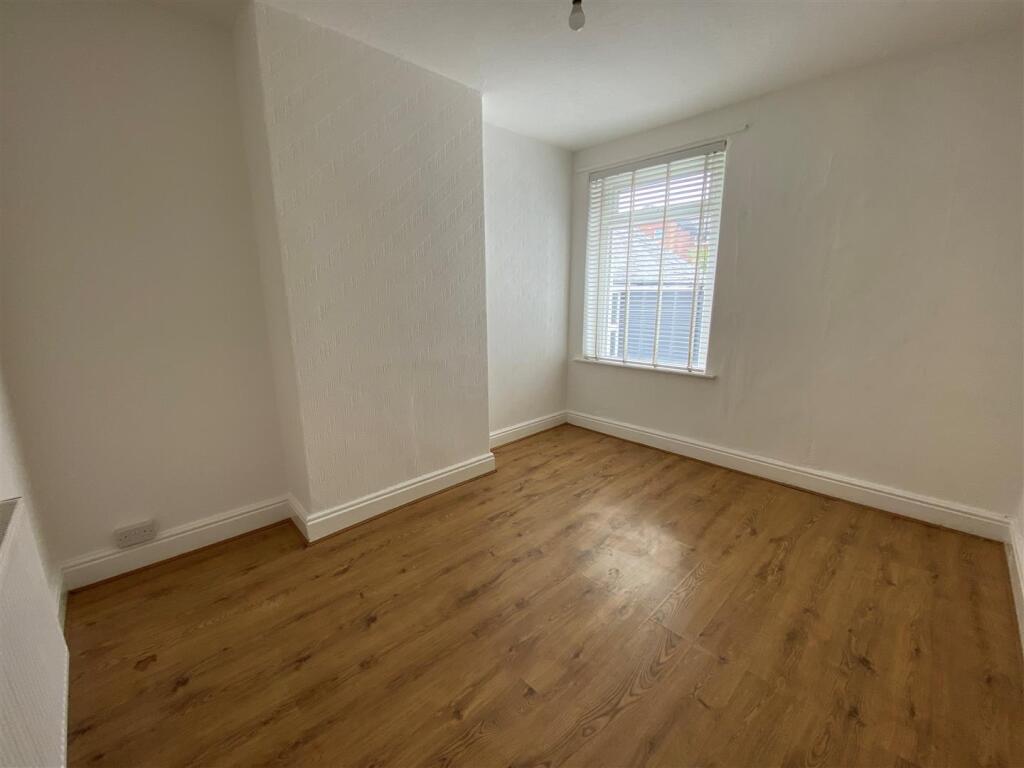 147 Gladstone Road - third bedroom.jpg