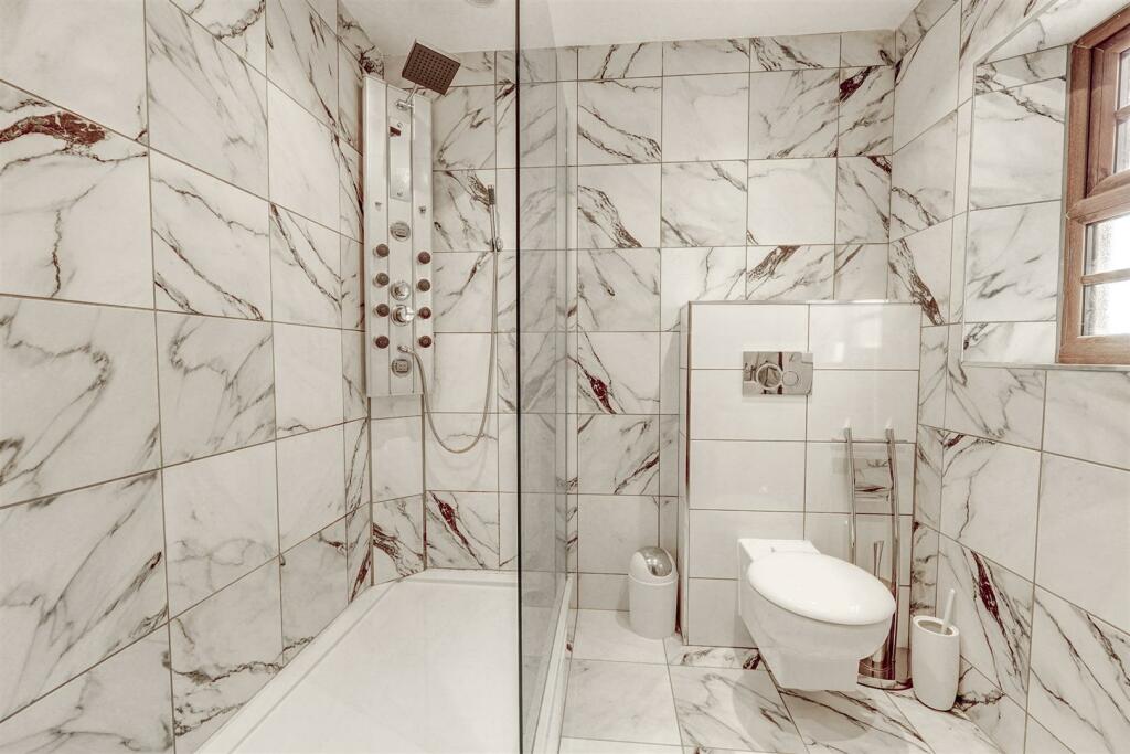 Watch Cross Shower Room