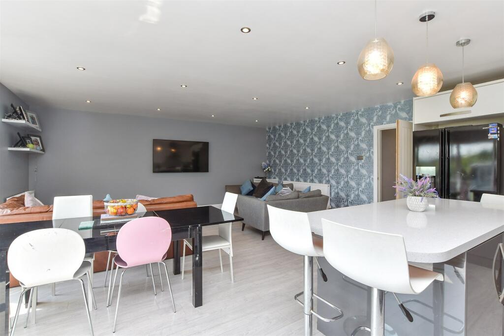 Lounge/ Kitchen/ Diner