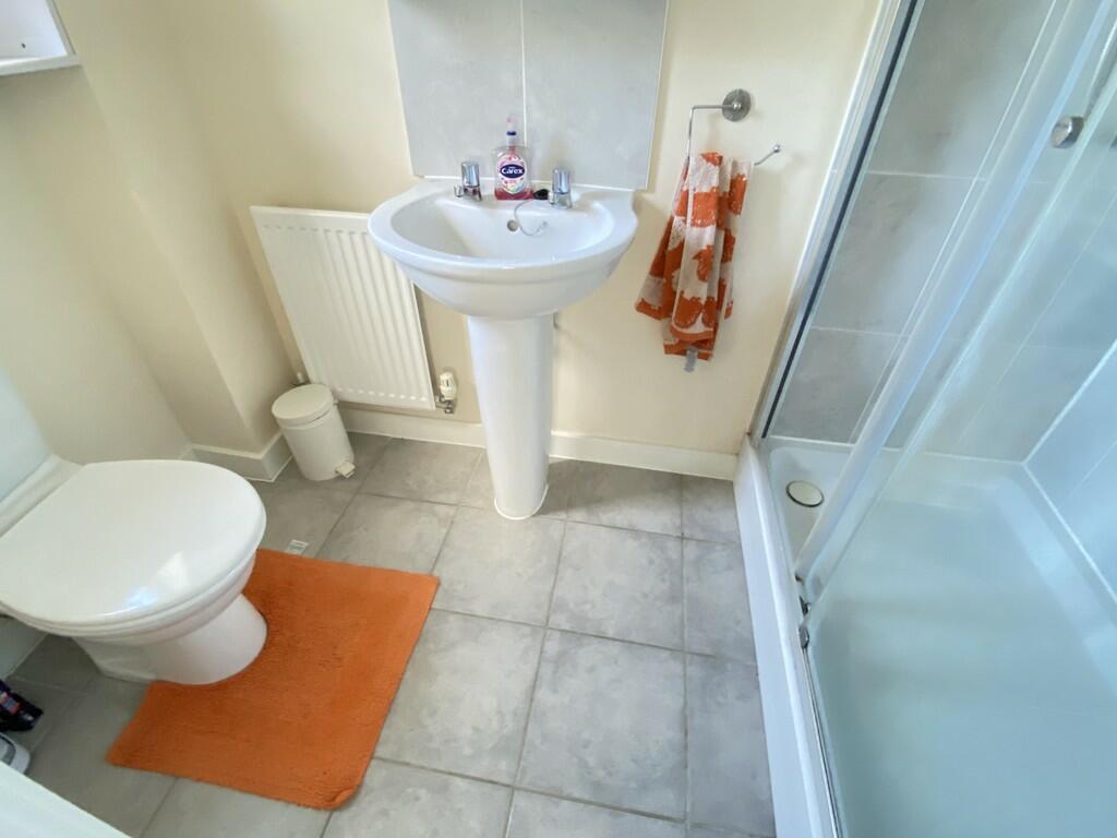 Ensuite shower ro...