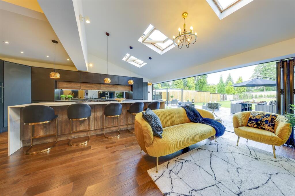 Open Plan Kitchen / Dining .JPG