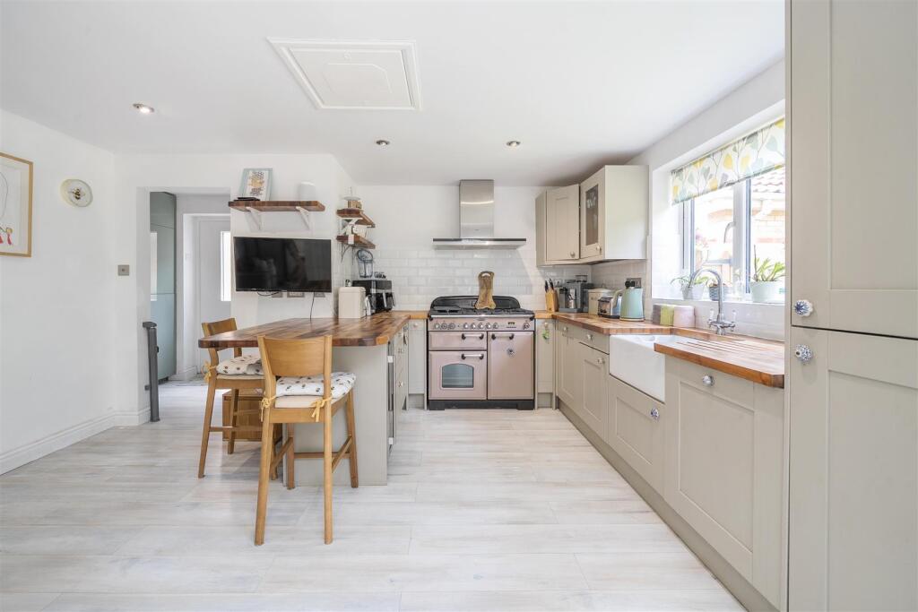 4 Old Oak Drive, Silverstone (10).jpg