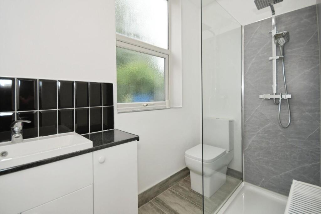 SHOWER ROOM.jpg