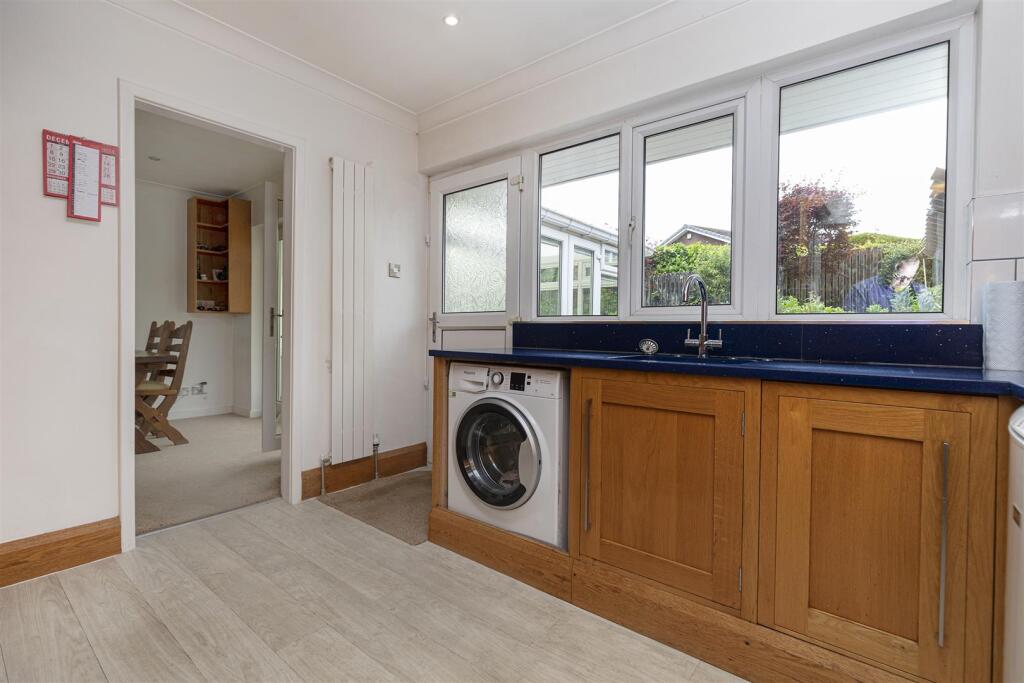 Bramleys Estate Agents - Gleneagles Way - Fixby (5