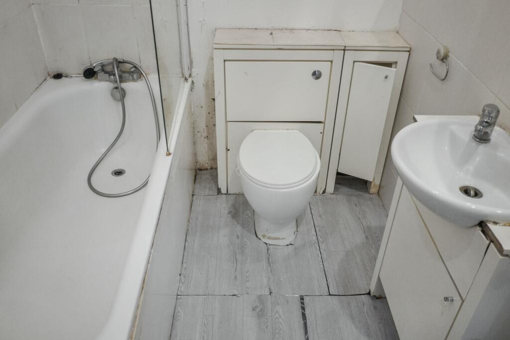 Flat 3, 1 Burgoyne Road, London SE25 6JT