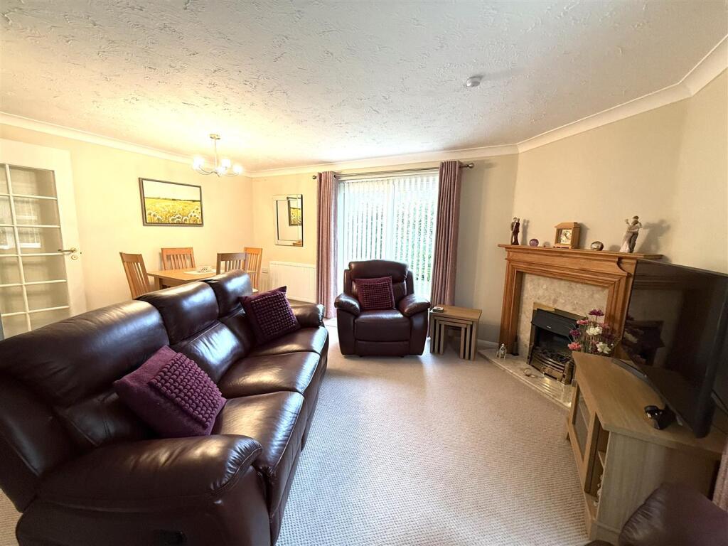 2 the laurels lo.jpeg