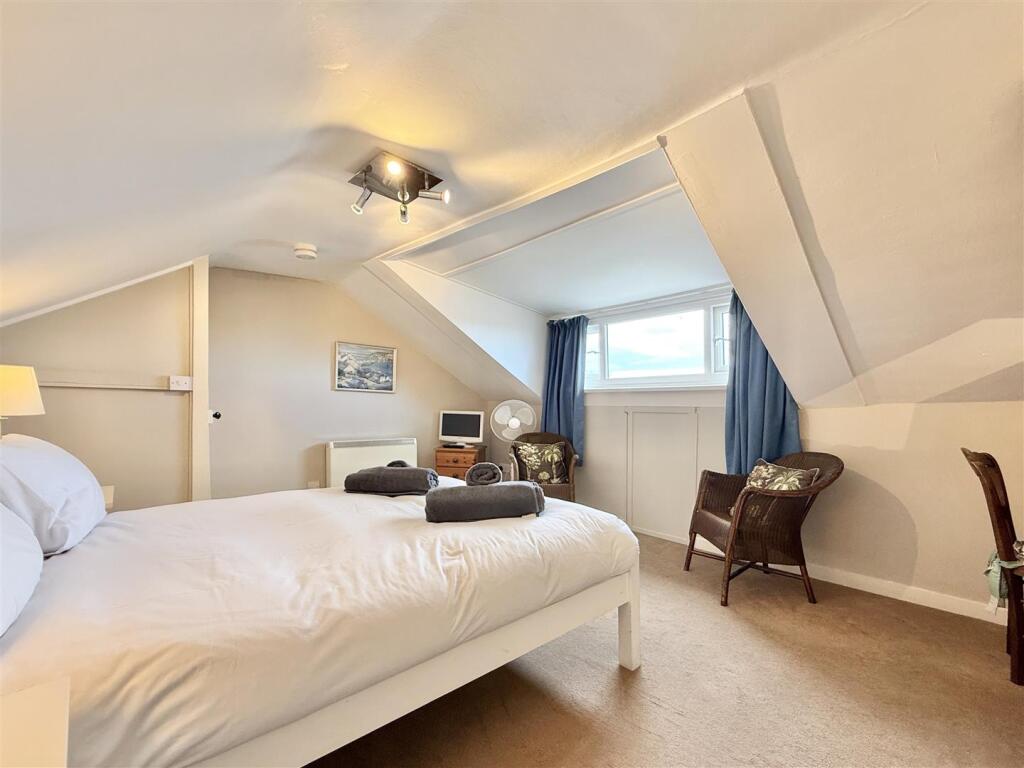 Four Seas Bedroom.jpg