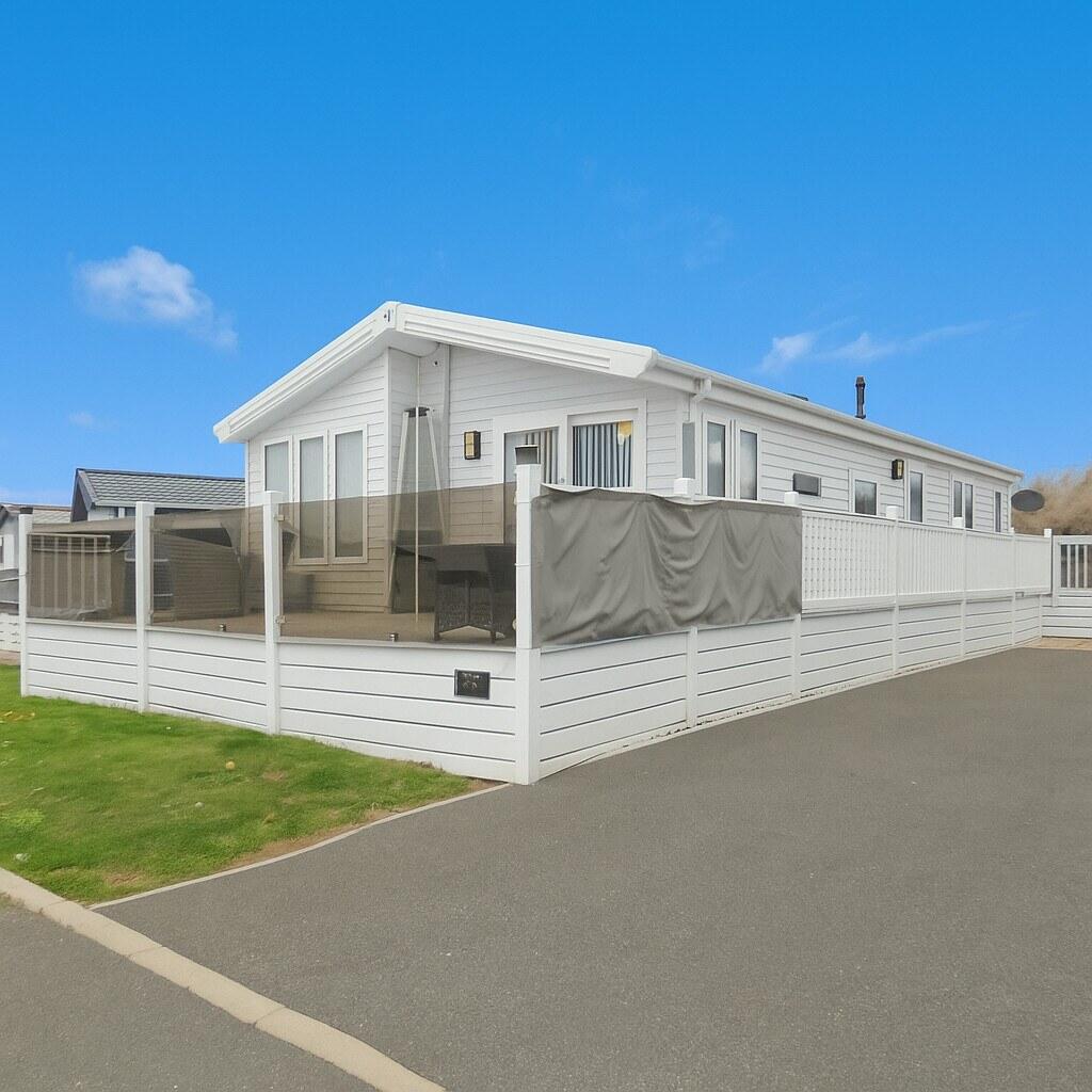 Coopers Beach Caravan Park, CO5