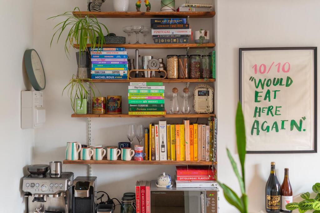 2Z4R6RD - Kitchen B.jpg