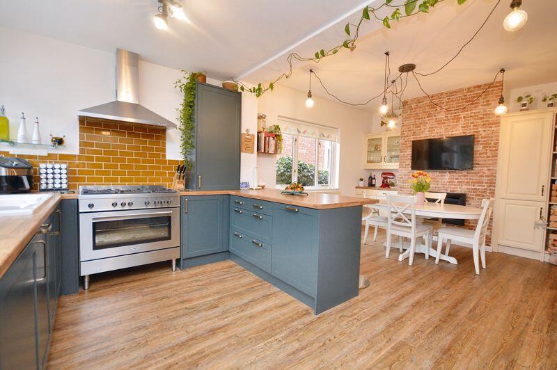 Dining kitchen