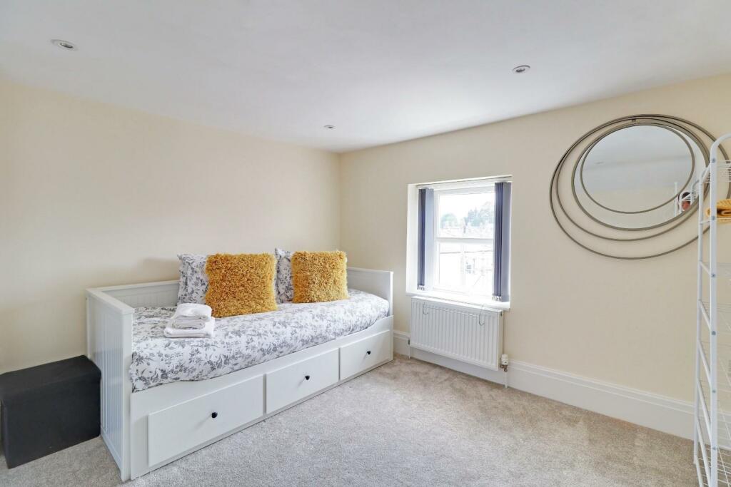 Bed 5.jpg