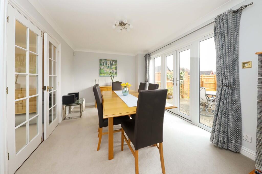 2 Heatherfold Way...