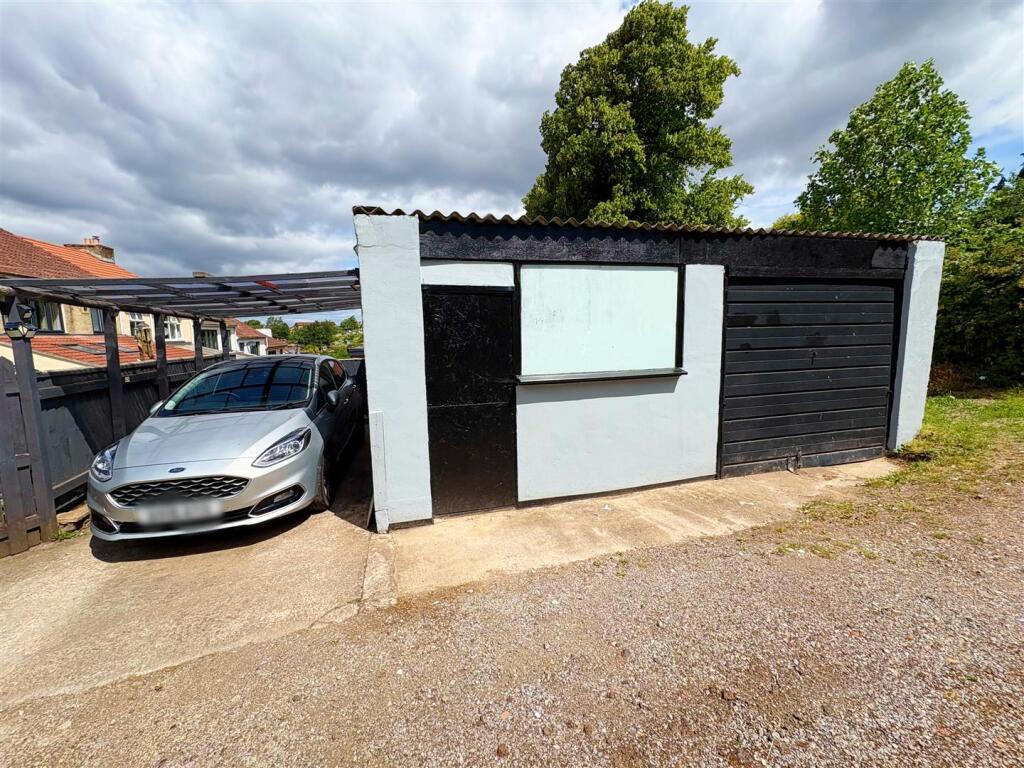 Double garage and parking space.jpg