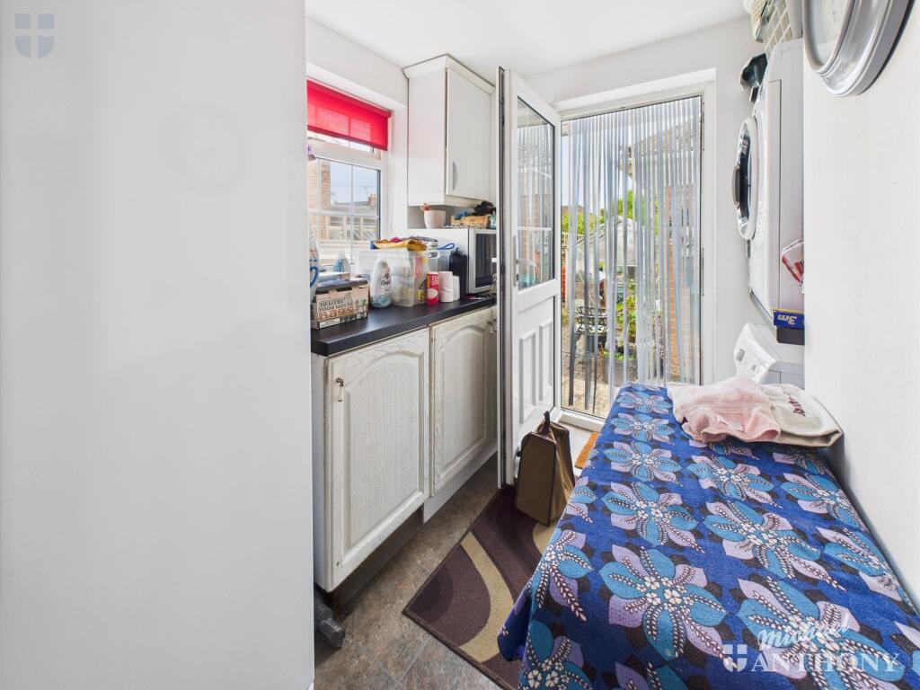 CAM03218G0-PR0737-STILL022