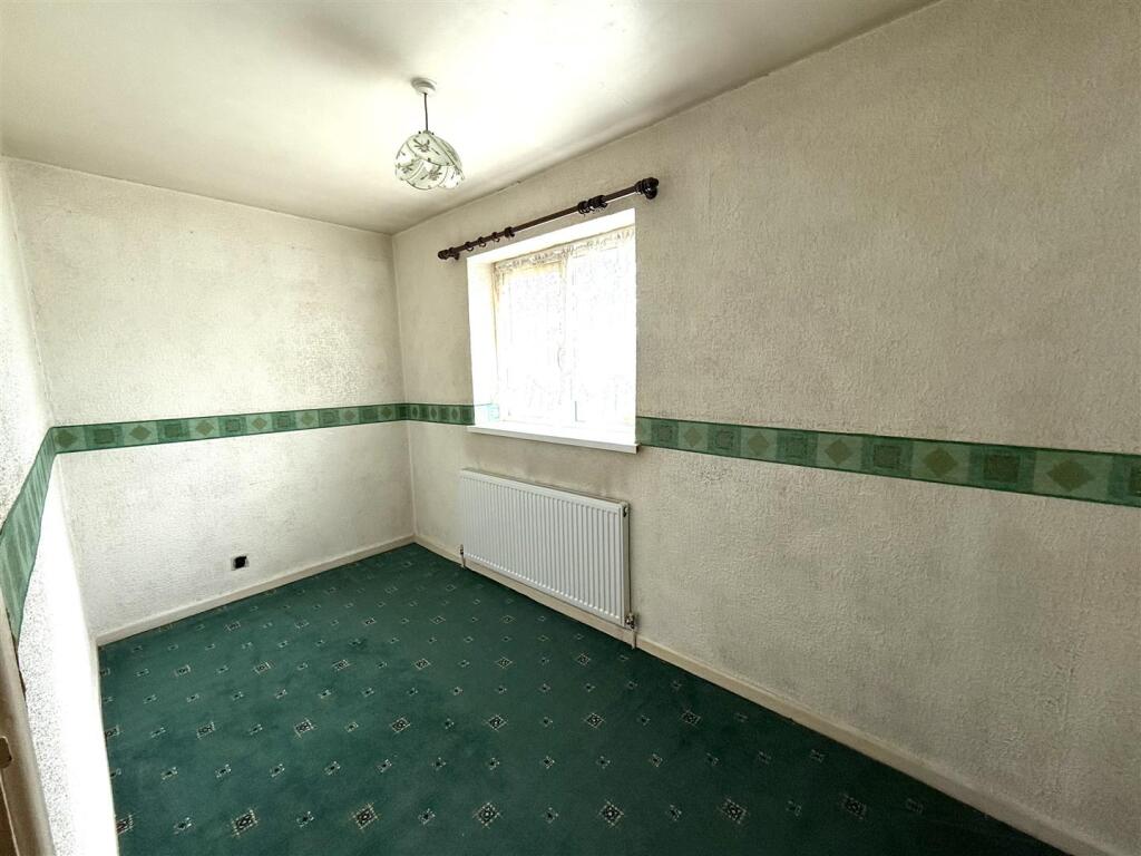 76 coppice bed 2.jpeg