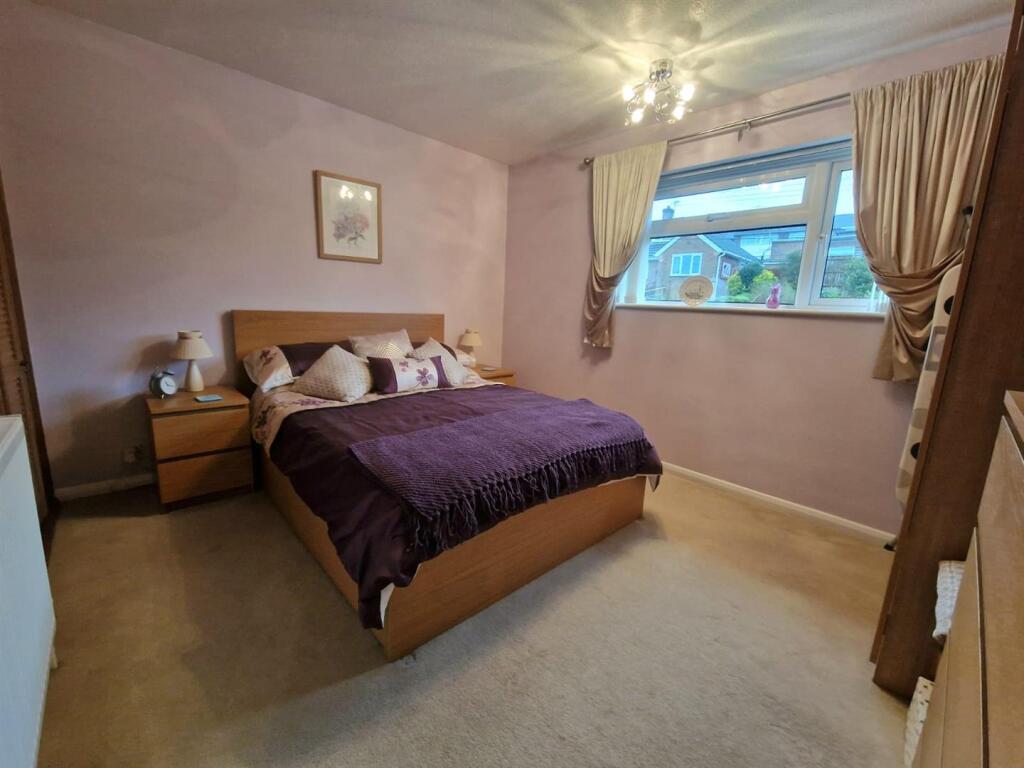 Bedroom 1.jpg