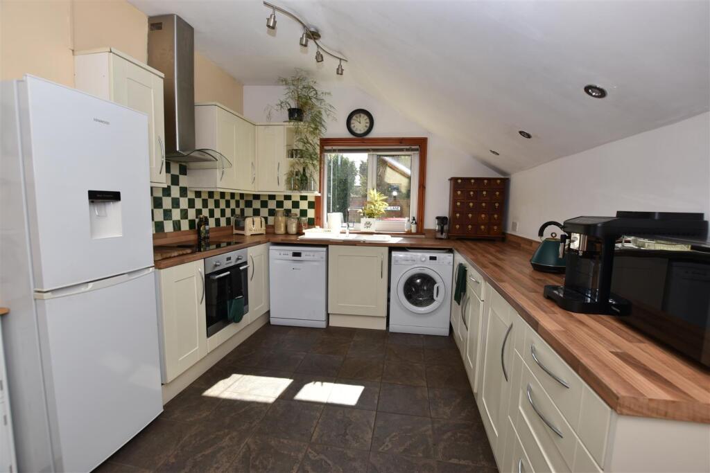 Kitchen.JPG