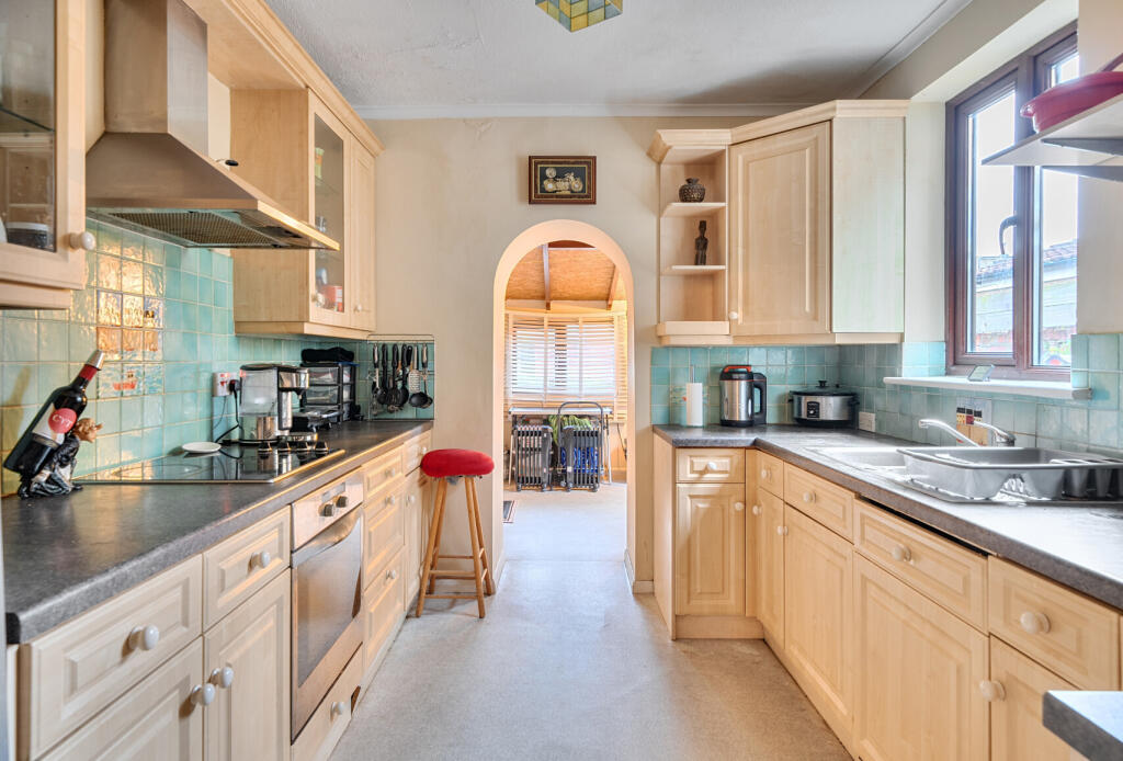 1394220-8-694a893...