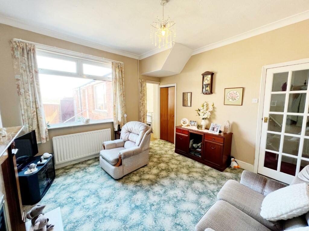 Dining Room pic 3.jpg