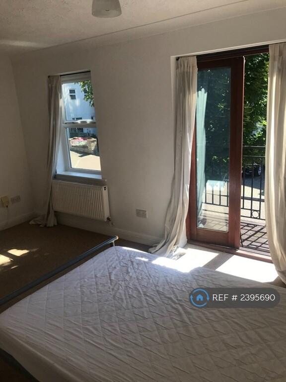 2nd Floor Ensuite Double Bedroom East Facing