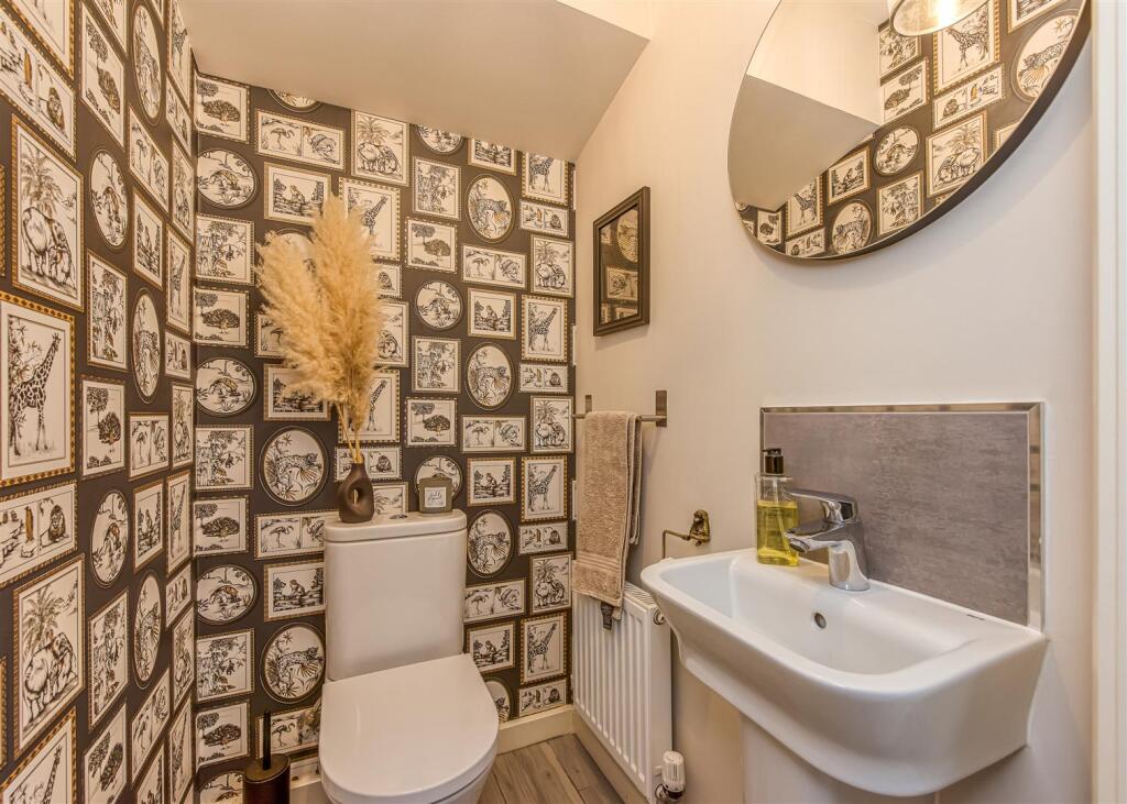 25 Rosemary Road-Cloakroom.jpg