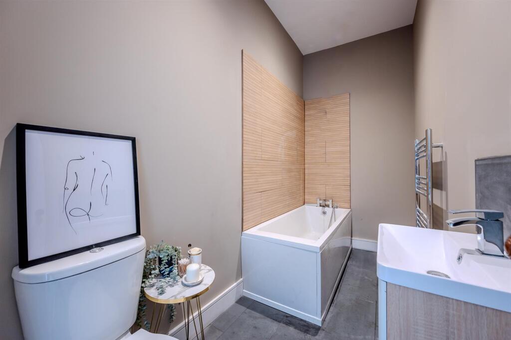3, BATH.jpg