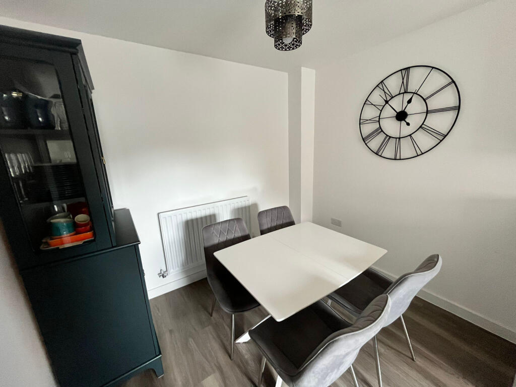 Kitchen / Dining Area
