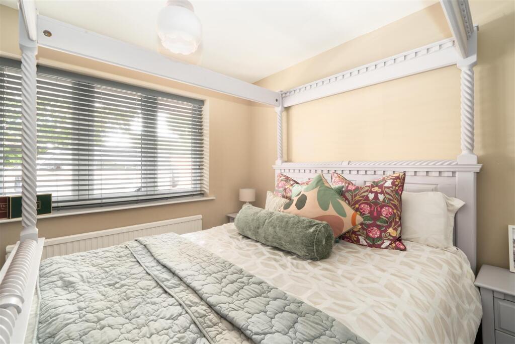 Bedroom4-2.jpg