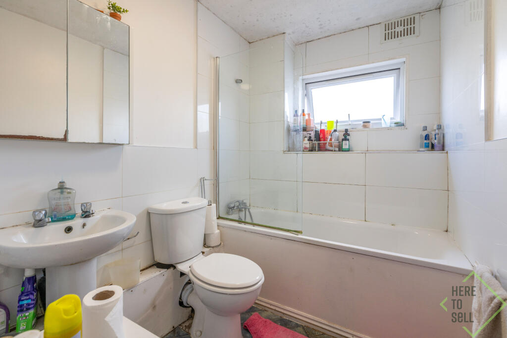 61 Crocus Field, High Barnet, Herts, EN5 2UB-14