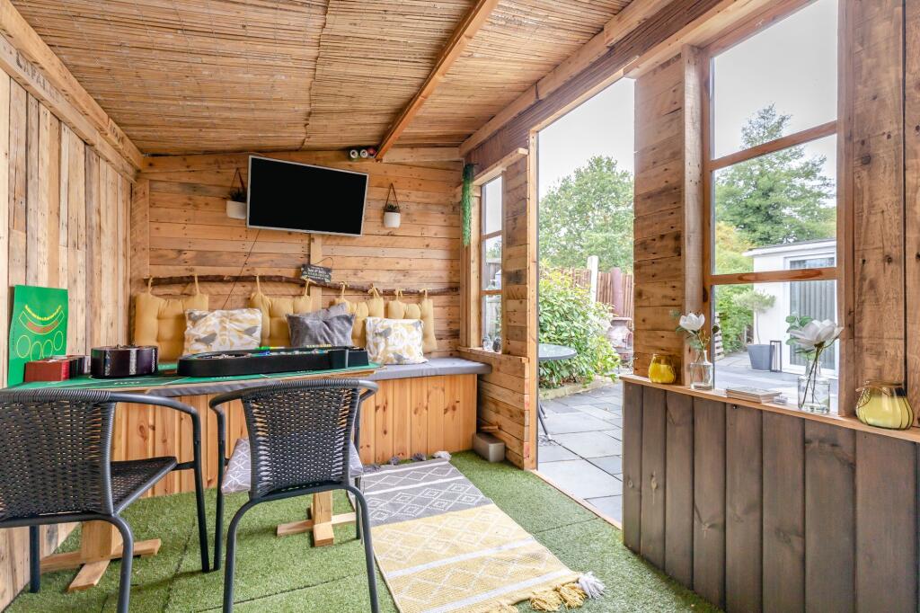 Summerhouse/bar