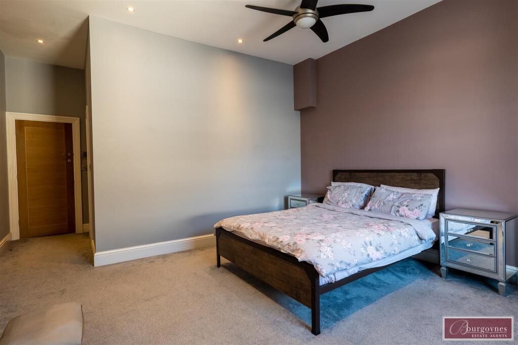 Bedoom 1-Master Bedroom Suite