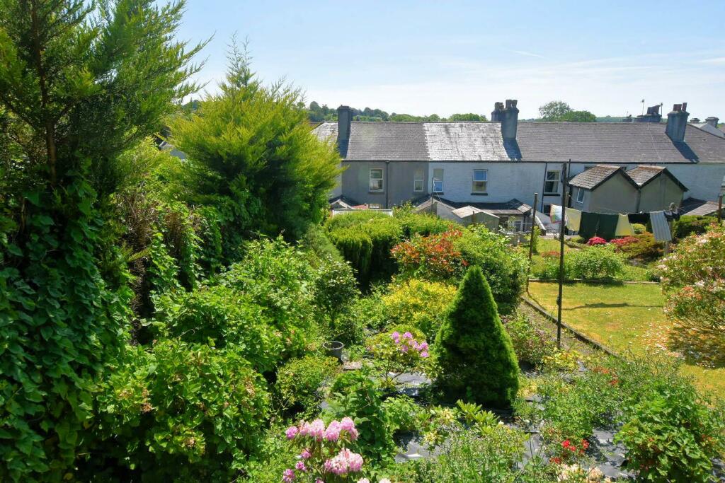 Rear garden 2 .jpg