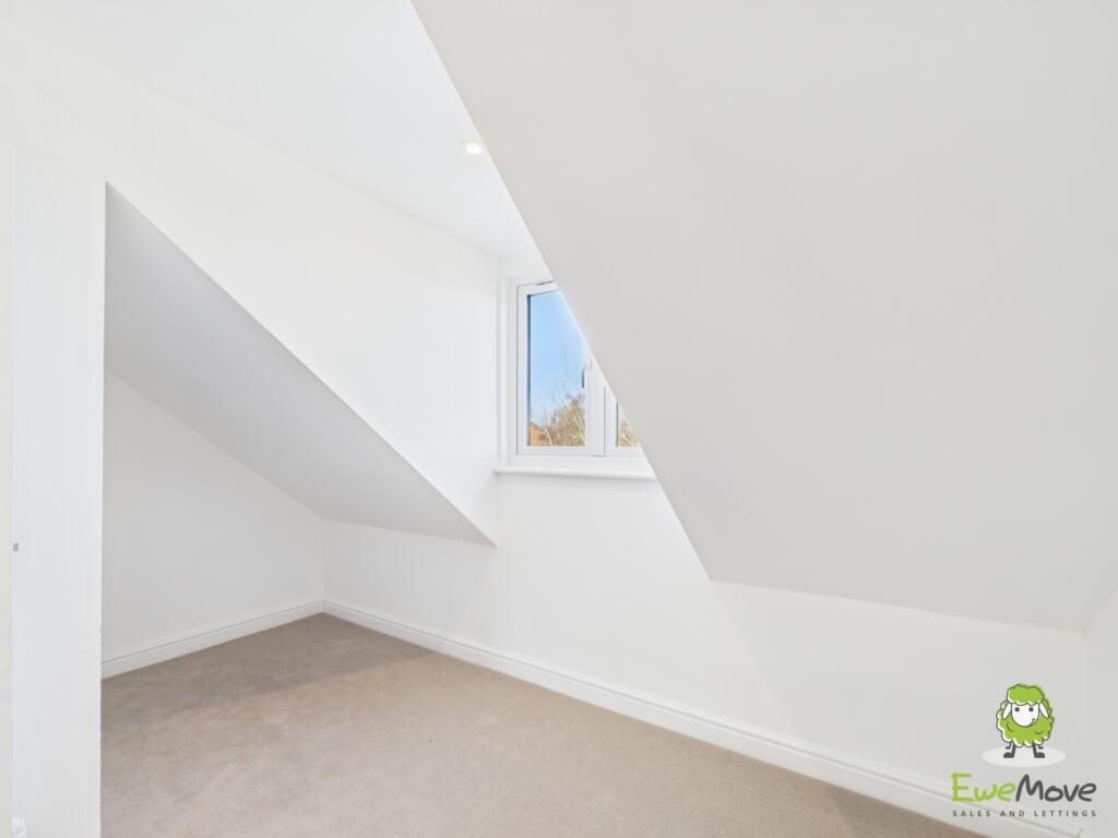 CAM03778G0-PR0176-STILL007