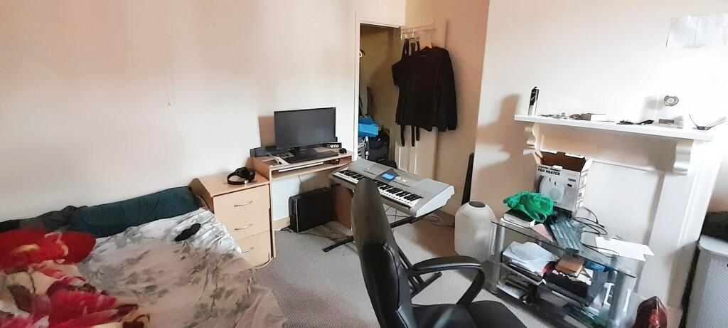 689745bd-WhatsApp...