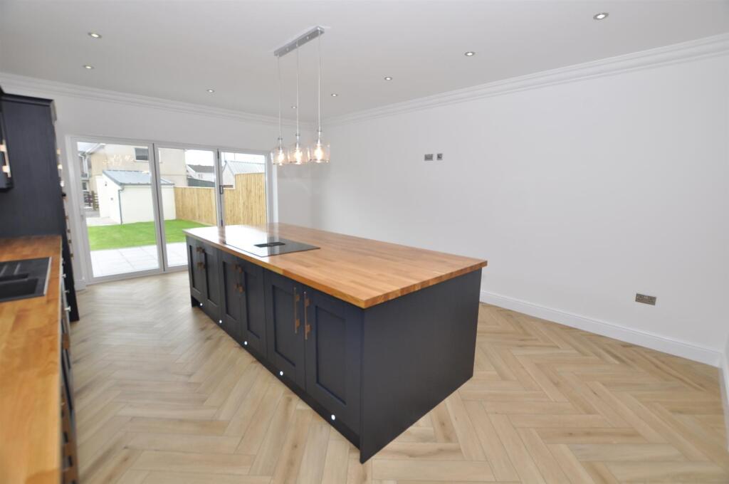 Kitchen/Dining/Family room