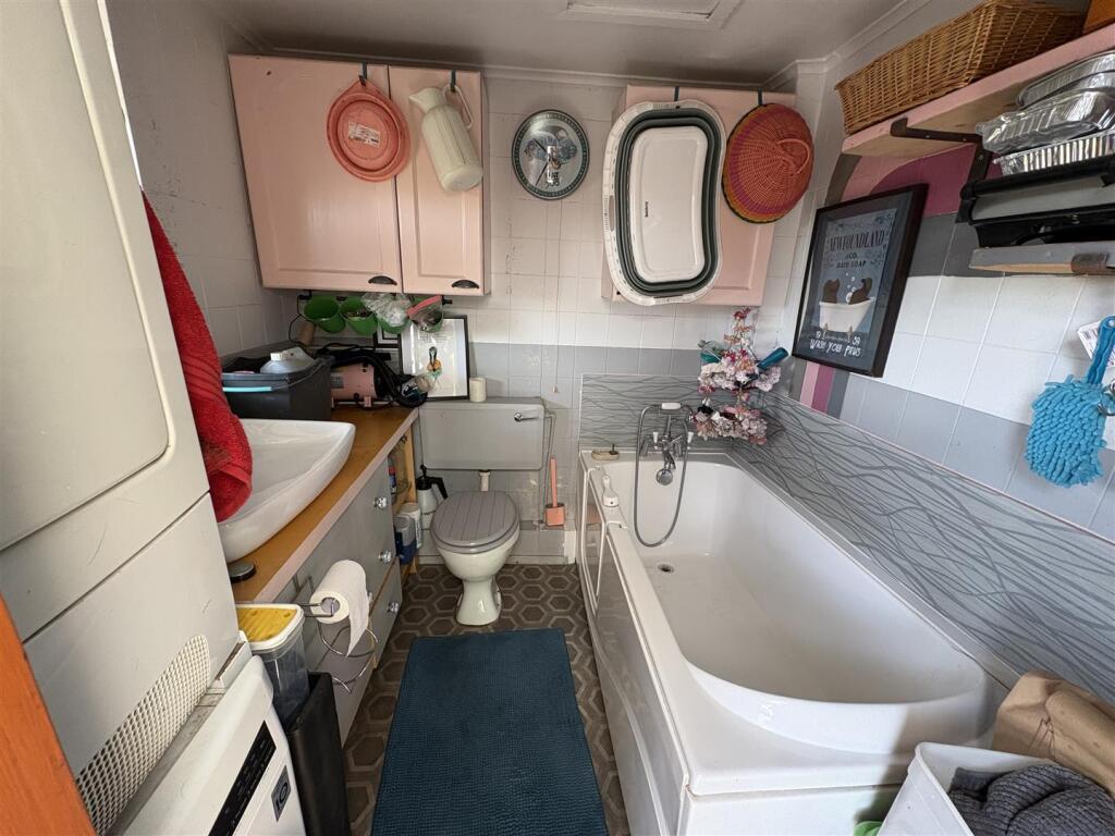 Cloakroom, utility.jpg