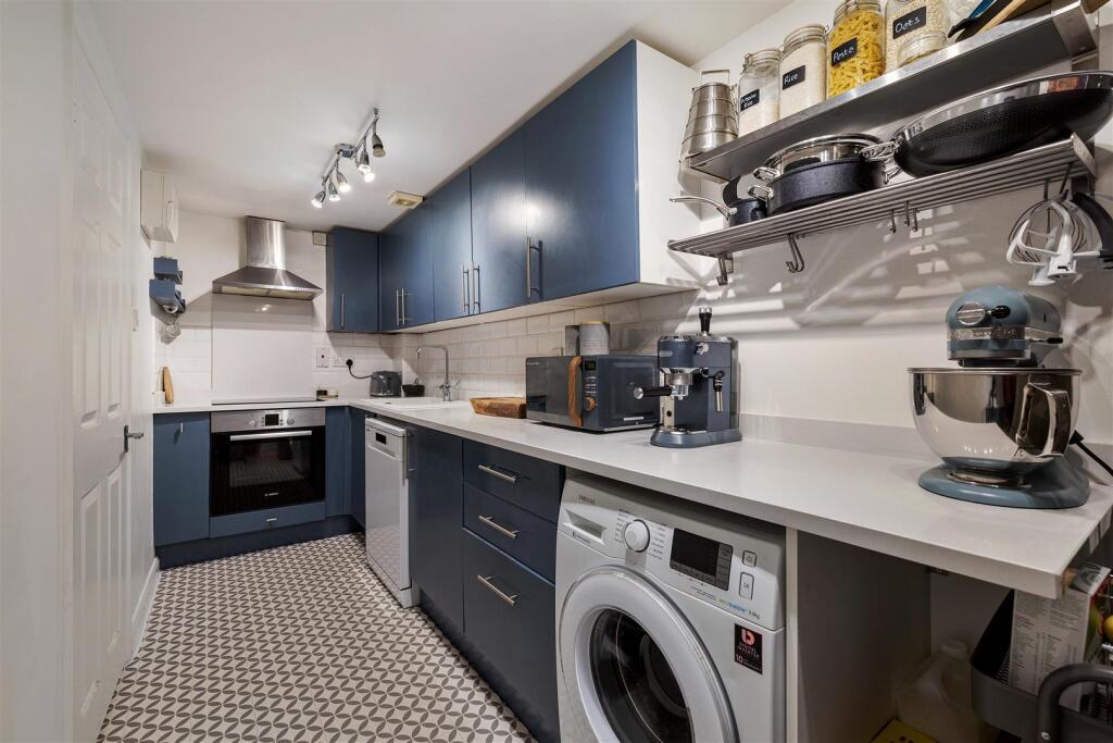 17, Teesdale Road E11