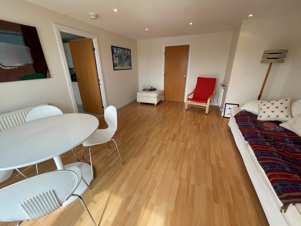 Flat 21 County Wh...