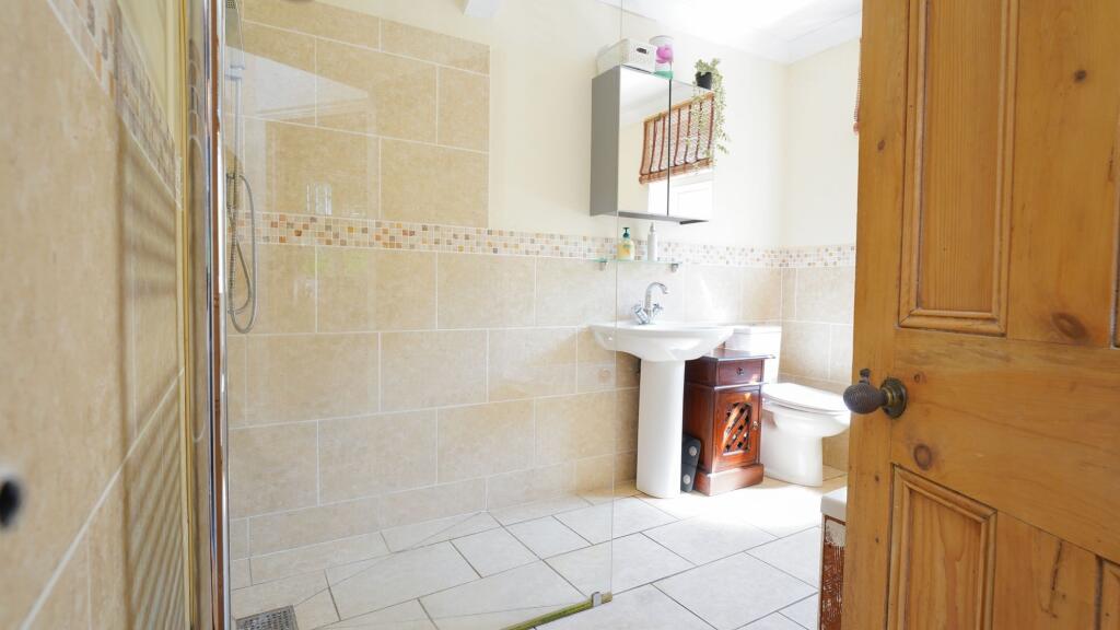 Bathroom/ Shower Room